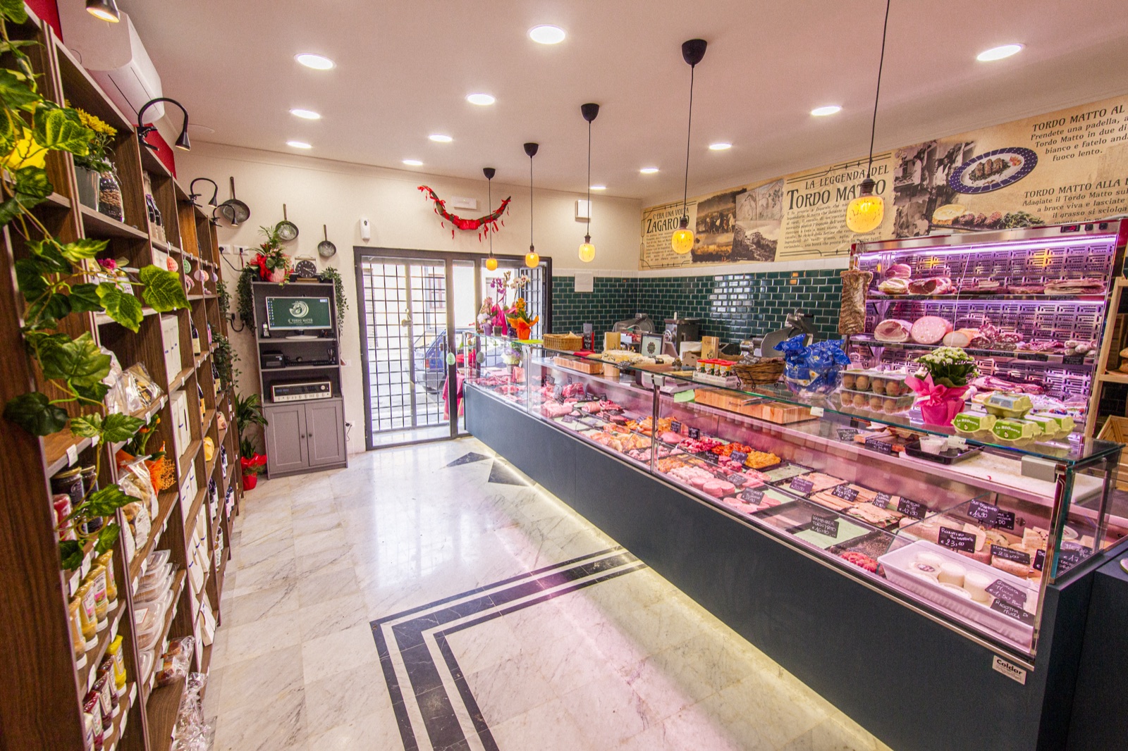 L'interno della macelleria a Zagarolo